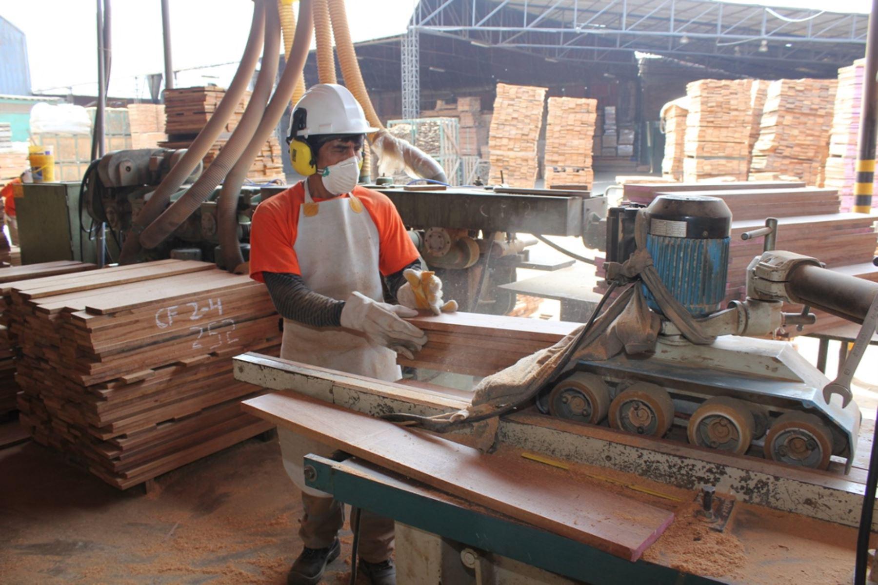 A pesar de ser exceptuada la industria de la madera sufre la cuarentena