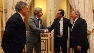Madanes saluda a Rogelio Firgerio en Casa Rosada en 2017. También estúvieron presentes los ex ministros Francisco Cabrera y Juan José Aranguren