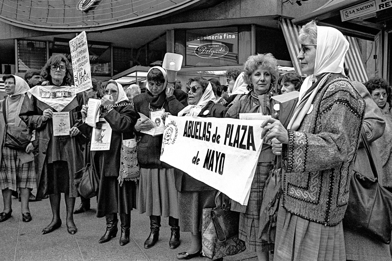 76942_web-abuelas-de-plaza-de-mayo1988-abchivo-hasenbebg-quabetti